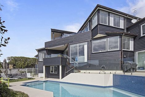 Photo of property in 9 Rahopara Street, Castor Bay, Auckland, 0620