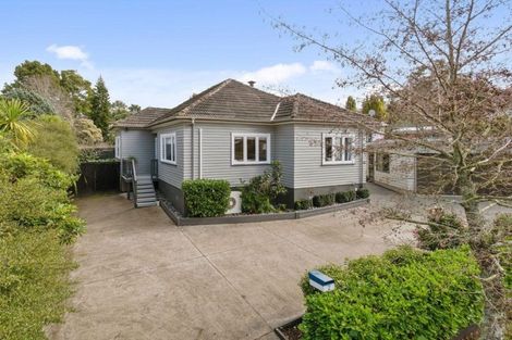 Photo of property in 2 Buisson Glade, West Harbour, Auckland, 0618