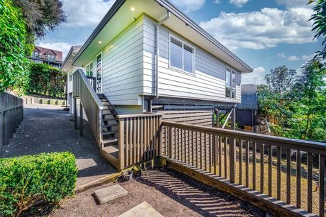 Photo of property in 30a Colmar Road, Mellons Bay, Auckland, 2014