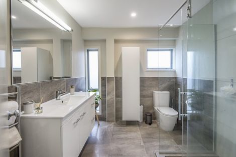 Photo of property in 31 Sealy Road, Torbay, Auckland, 0630