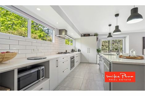 Photo of property in 2/33 Konini Road, Titirangi, Auckland, 0604