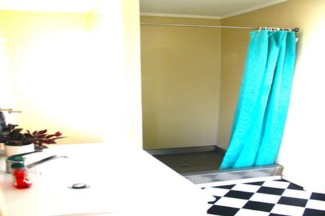 Photo of property in 2 Tawhiti Road, Hawera, 4610