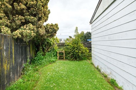 Photo of property in 2 Tiller Close, Kelvin Grove, Palmerston North, 4414