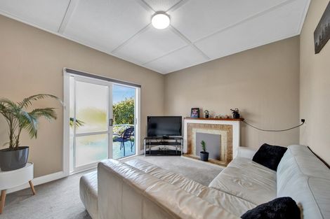 Photo of property in 72 Broadway, Waitara, 4320