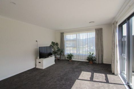 Photo of property in 17 Buddle Road, Wallaceville, Upper Hutt, 5018