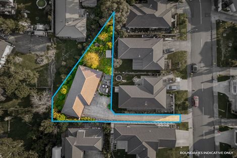 Photo of property in 12 Nirmal Place, Sunnyvale, Auckland, 0612