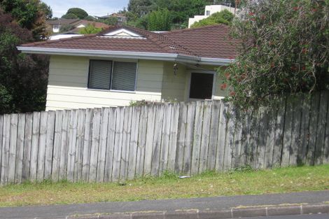 Photo of property in 31 Trias Road, Totara Vale, Auckland, 0629