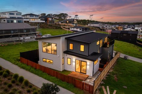 Photo of property in 3 Waitai Close, Long Bay, Auckland, 0630