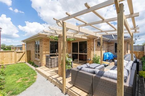 Photo of property in 15 Sovereign Isle Lane, Rototuna, Hamilton, 3210