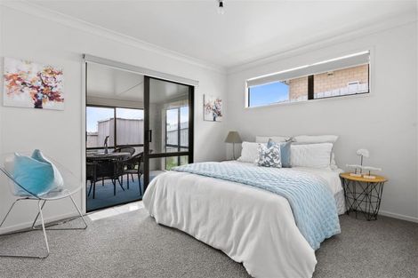 Photo of property in 15a Correa Court, Goodwood Heights, Auckland, 2105