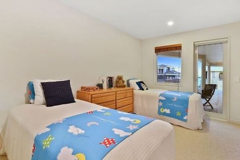 Photo of property in 33a Manly Esplanade, Browns Bay, Auckland, 0630