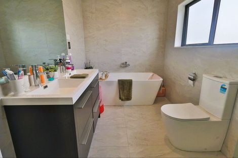 Photo of property in 16 Francesco Drive, Karaka, Papakura, 2113