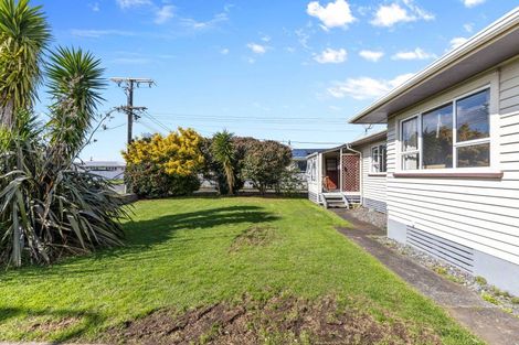 Photo of property in 11 Truby King Street, Merrilands, New Plymouth, 4312