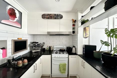 Photo of property in 1 Manley Terrace, Newtown, Wellington, 6021