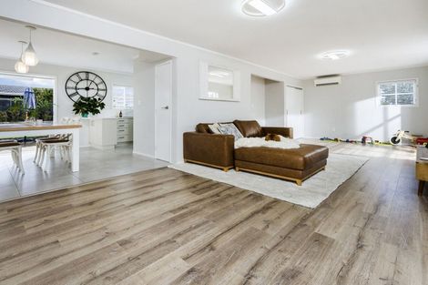 Photo of property in 1/4 Coronation Street, Belmont, Auckland, 0622