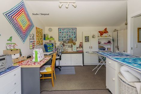 Photo of property in 10 Kohekohe Road, Waikanae, 5036