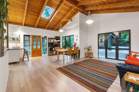 Photo of property in 24 Valley Road, Titirangi, Auckland, 0604