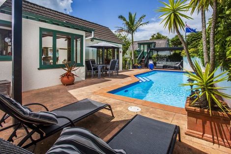 Photo of property in 131a Vauxhall Road, Narrow Neck, Auckland, 0624