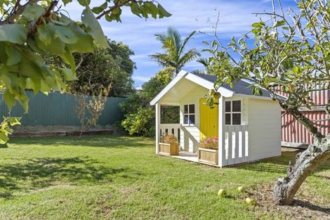 Photo of property in 3 Crispe Road, Clarks Beach, 2122