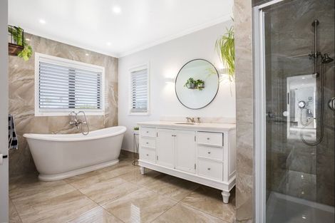 Photo of property in 88 Queen Charlotte Drive, Aotea, Porirua, 5024