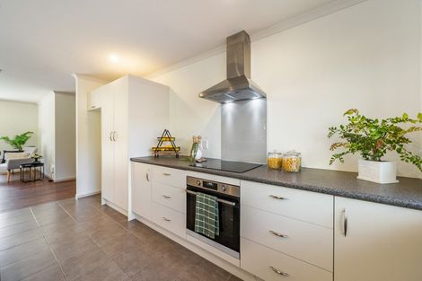 Photo of property in 6 Mcewen Crescent, Riverstone Terraces, Upper Hutt, 5018