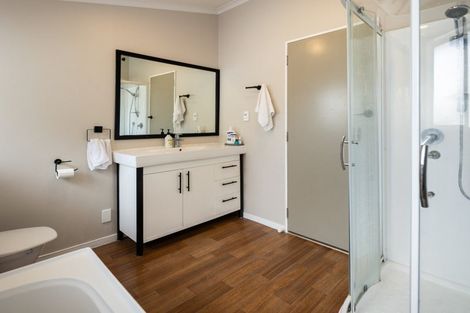 Photo of property in 28 Rothesay Place, Dinsdale, Hamilton, 3204