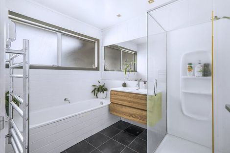 Photo of property in 27 Glen Lynne Avenue, Queenwood, Hamilton, 3210