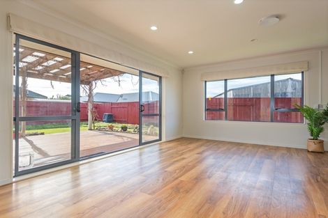 Photo of property in 8 Sorrento Place, Kelvin Grove, Palmerston North, 4414