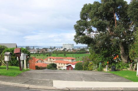 Photo of property in 12 Orewa Heights Crescent, Orewa, 0931