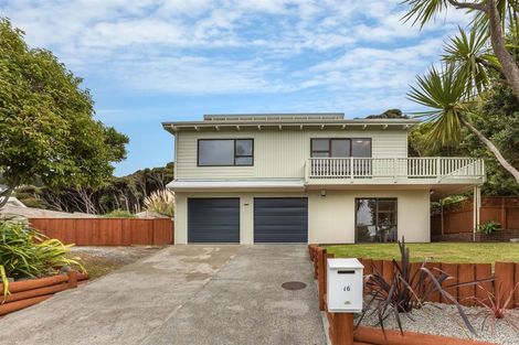 Photo of property in 16 Kinloch Place, Papakowhai, Porirua, 5024
