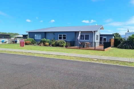 Photo of property in 122 Karo Drive, Matarangi, Whitianga, 3592