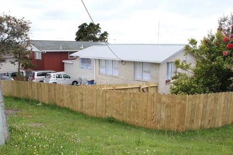 Photo of property in 2/67 Carlisle Road, Torbay, Auckland, 0630