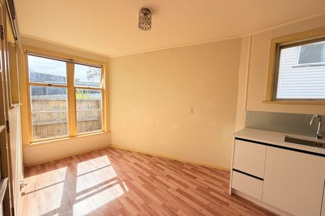 Photo of property in 14 Wharf Road, Te Atatu Peninsula, Auckland, 0610