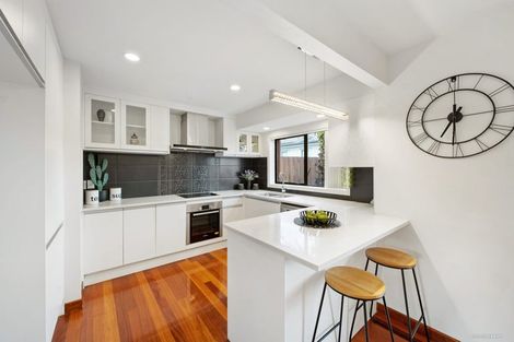 Photo of property in 2/209 Pakuranga Road, Pakuranga, Auckland, 2010