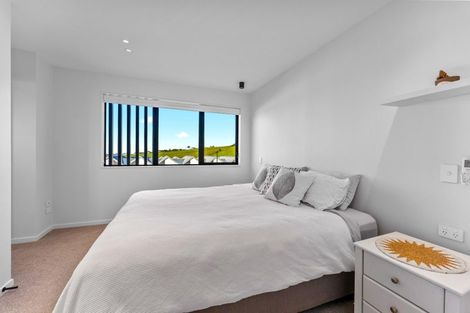 Photo of property in 20a Makomako Drive, Orewa, 0931