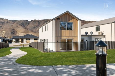 Photo of property in 28 Woods Crescent, Cromwell, 9310