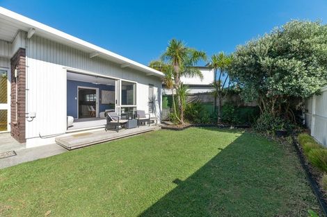 Photo of property in 129a Nile Road, Milford, Auckland, 0620