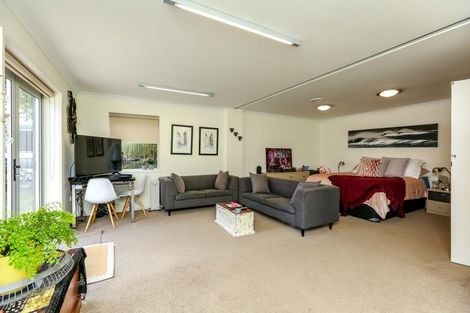 Photo of property in 4 Holloway Road, Omata, New Plymouth, 4374