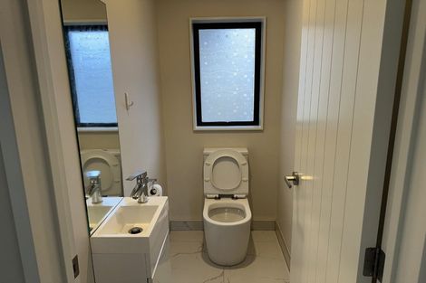 Photo of property in 3b Crystal Avenue, Glendene, Auckland, 0602