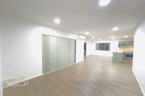 Photo of property in 32 Spalding Rise, Golflands, Auckland, 2013