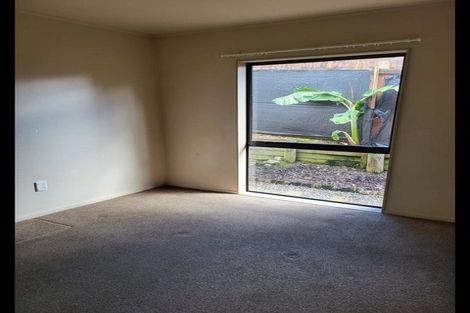 Photo of property in 30 Zefiro Drive, Massey, Auckland, 0614