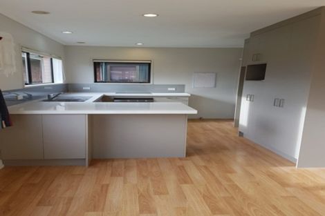 Photo of property in 112 Hutchinsons Road, Bucklands Beach, Auckland, 2014