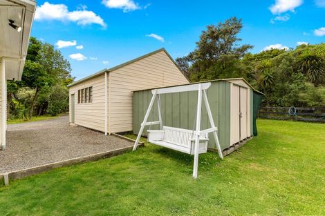 Photo of property in 2 Slater Road, South Head, Helensville, 0874