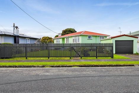 Photo of property in 10 Bone Crescent, Hawera, 4610