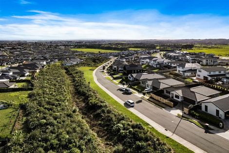 Photo of property in 70 Twin Parks Rise, Papakura, 2110