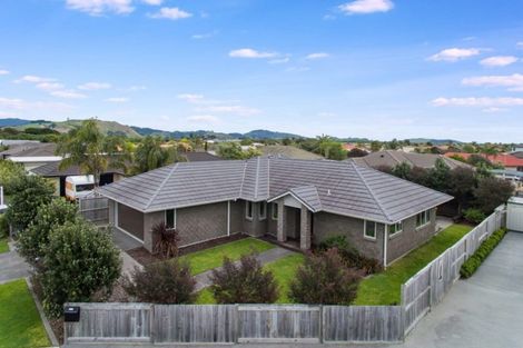 Photo of property in 24 Butterworth Crescent, Papamoa Beach, Papamoa, 3118