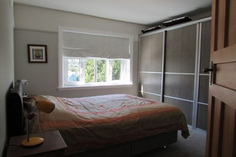 Photo of property in 11 Hawkhurst Road, Lyttelton, 8082