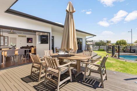 Photo of property in 56 Fairview Place, Havelock North, 4130