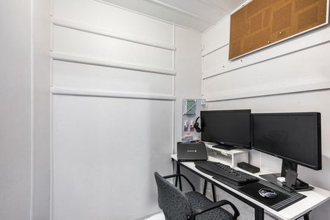 Photo of property in 32 Raroa Terrace, Tawa, Wellington, 5028