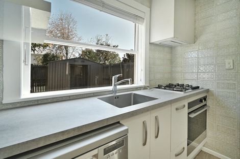 Photo of property in 28 Pitt Street, Clive, 4102